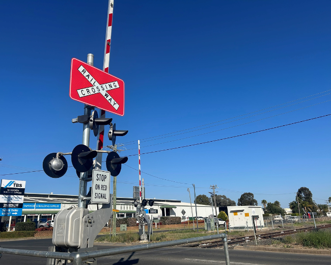 Level crossings in Dampier and Events streets and Gunnedah Road will be back in use again from mid-October 2023. 